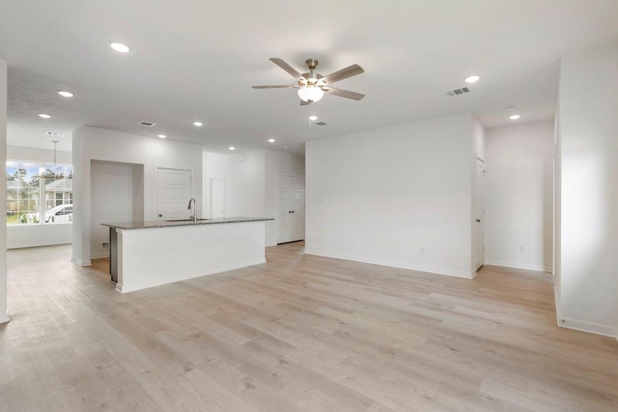 Spacious, unfurnished interior of a new home in Sterling Ridge, Huntsville (Image 26).