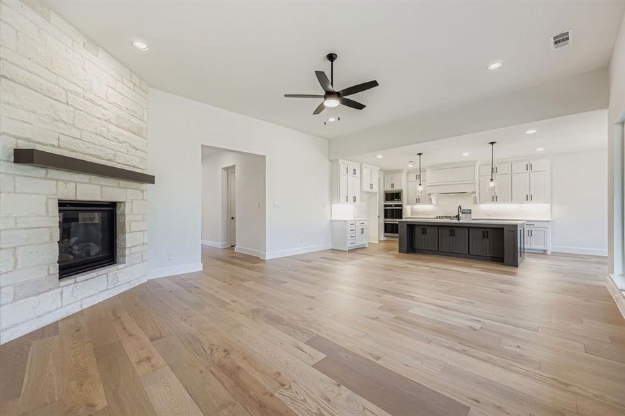 Spacious, unfurnished interior of a new home in M3 Ranch 60s, Mansfield (Image 14).