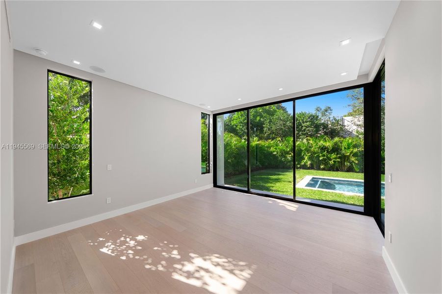 Spacious, unfurnished interior of a new home in , Biscayne Park (Image 20).