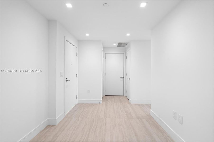 Spacious, unfurnished interior of a new home in One Park Tower, Miami (Image 56).