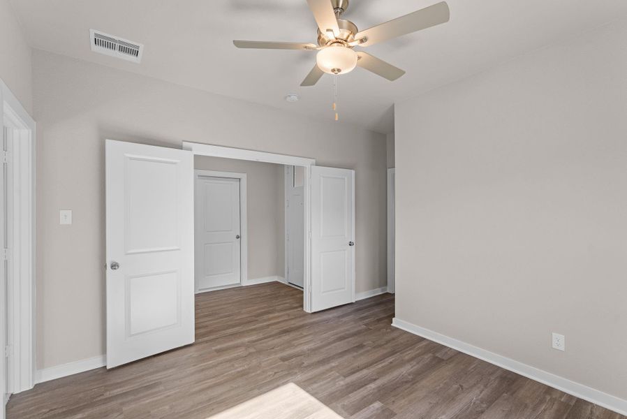 Spacious, unfurnished interior of a new home in , Alvin (Image 22).