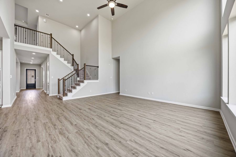 Spacious, unfurnished interior of a new home in Canterra Creek  60', Rosharon (Image 21).