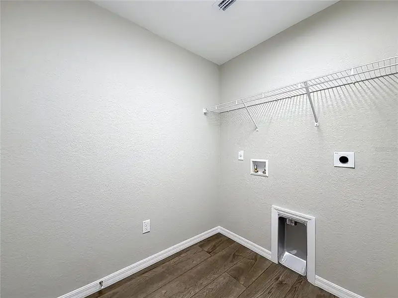 Spacious, unfurnished interior of a new home in , Dunnellon (Image 29).