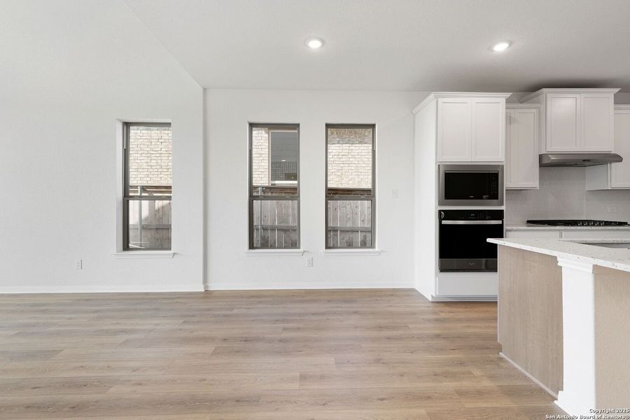 Spacious, unfurnished interior of a new home in Mayfair, New Braunfels (Image 11).