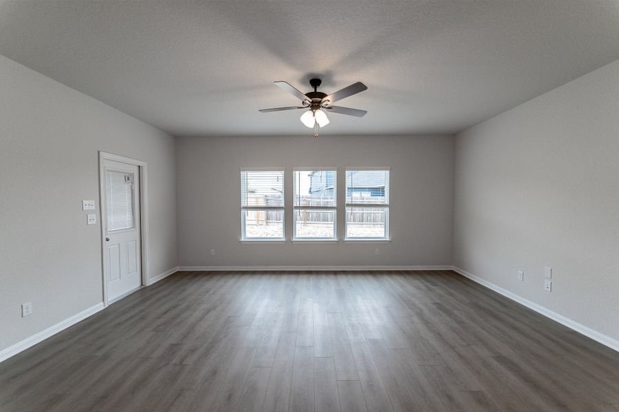 Spacious, unfurnished interior of a new home in Hannah Heights, Seguin (Image 10).