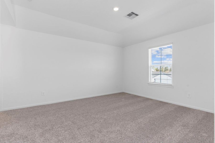 Spacious, unfurnished interior of a new home in Holly Ridge, Rosenberg (Image 24).
