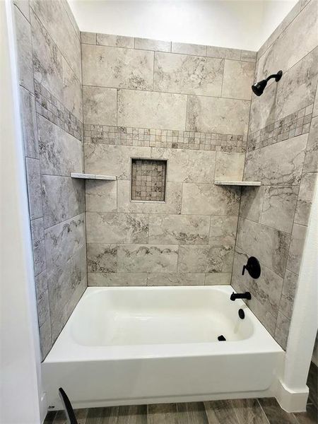 Bathroom with tiled shower / bath combo