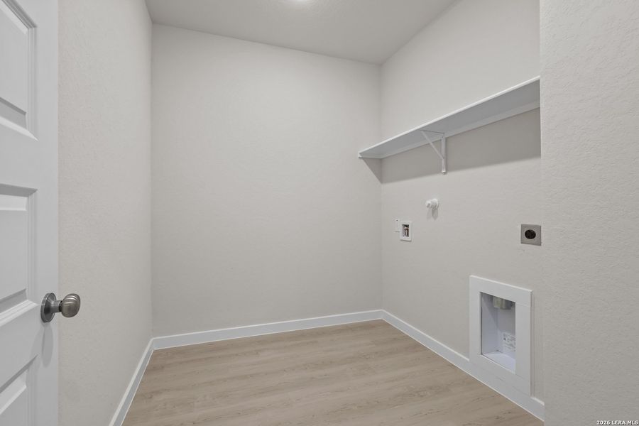 Spacious, unfurnished interior of a new home in Cinco Lakes, San Antonio (Image 22). Spacious, unfurnished interior of a new home in Cinco Lakes, San Antonio (Image 22).