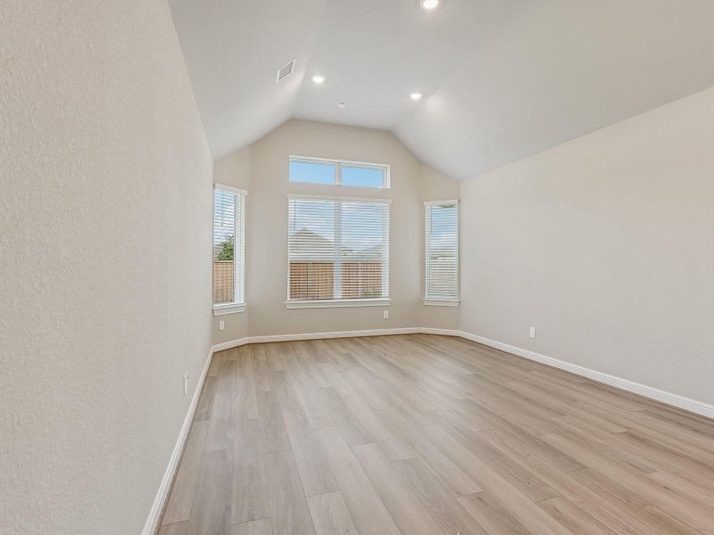 Spacious, unfurnished interior of a new home in Massey Oaks - Estate Series, Pearland (Image 30).