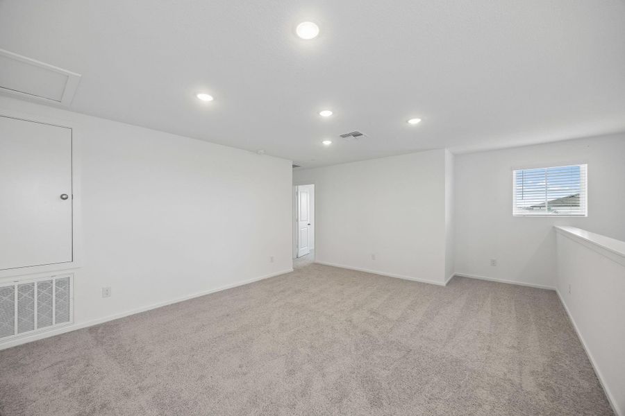 Spacious, unfurnished interior of a new home in Stokesbury, Waller (Image 27).