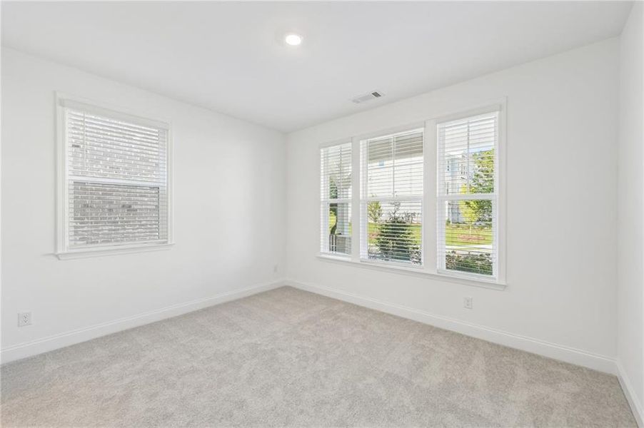 Spacious, unfurnished interior of a new home in Auburn Glen, Dacula (Image 47).
