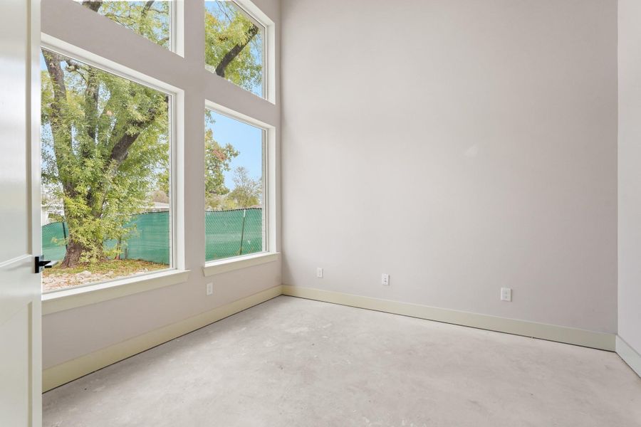 Spacious, unfurnished interior of a new home in , Houston (Image 12).