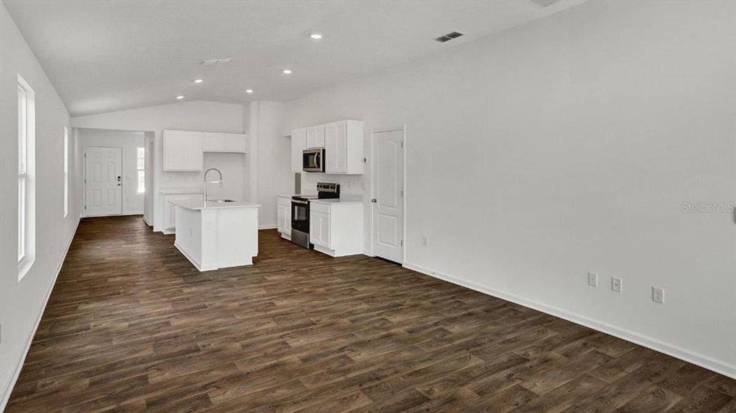 Spacious, unfurnished interior of a new home in Grand Reserve, Bunnell (Image 20).