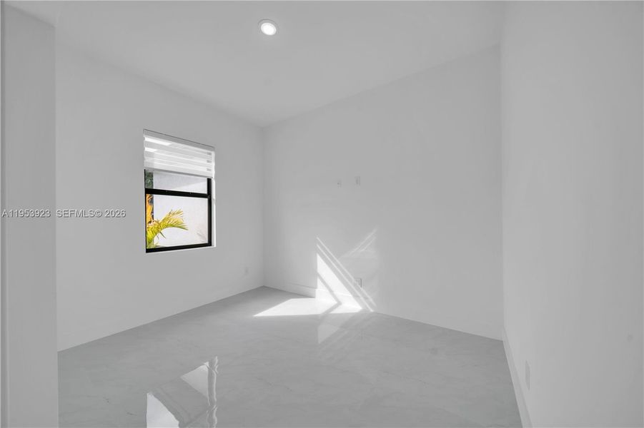 Spacious, unfurnished interior of a new home in , Lehigh Acres (Image 43).