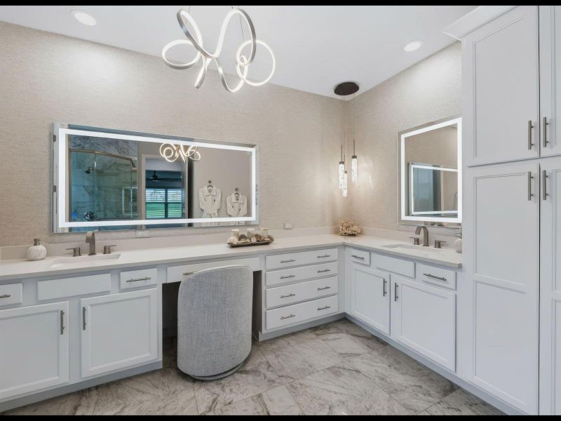 Owner En Suite with lighted mirrors