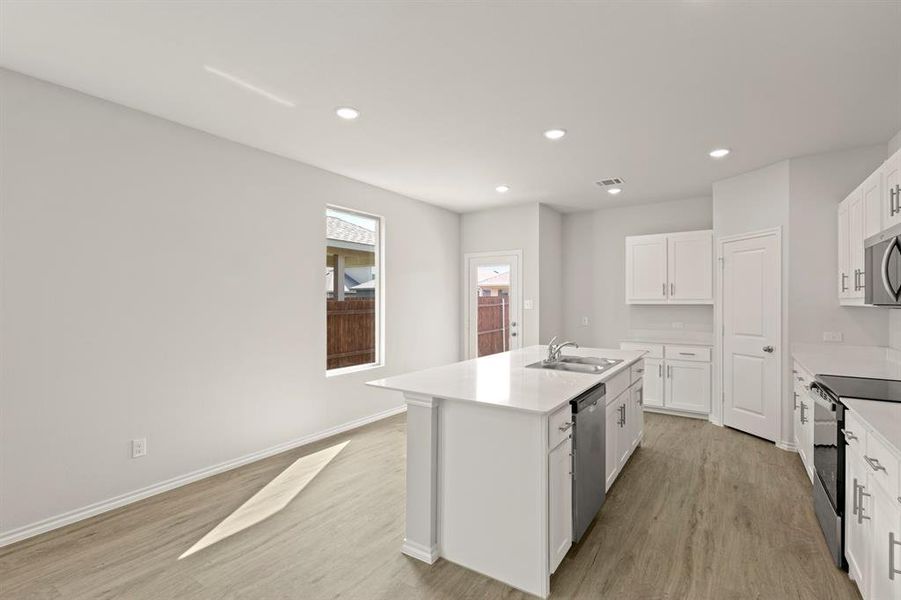 10. 1702 Potomac - Kitchen (2)