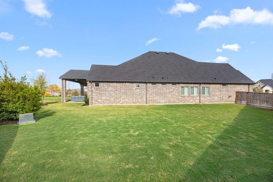 Exterior details and patio area of a home in , Katy (Image 28).