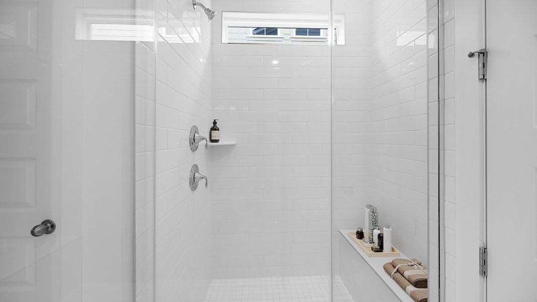 2579 Kingston Owners Bath 2of2 F1