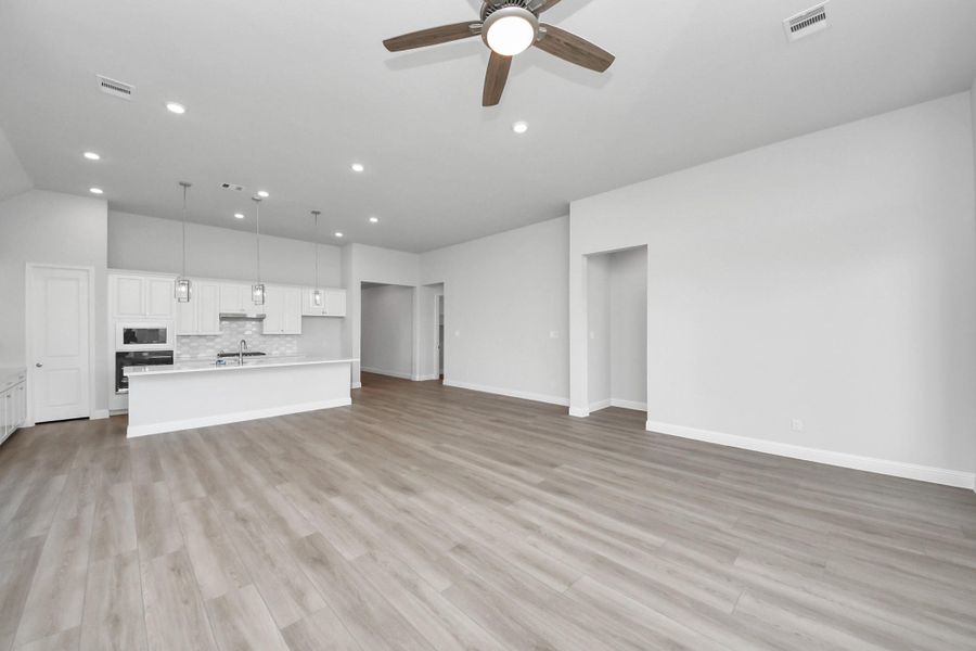 Spacious, unfurnished interior of a new home in Arabella on the Prairie: Heritage Collection, Richmond (Image 25). Spacious, unfurnished interior of a new home in Arabella on the Prairie: Heritage Collection, Richmond (Image 25).