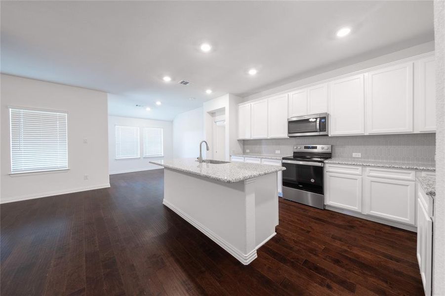 Furnished interior view inside a new home in Churchill: Meadows 50', Anna (Image 6). Furnished interior view inside a new home in Churchill: Meadows 50', Anna (Image 6).