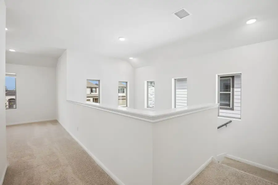 Spacious, unfurnished interior of a new home in Trinity Ranch, Elgin (Image 31).