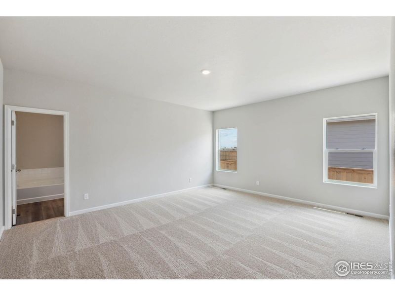 Spacious, unfurnished interior of a new home in Hidden Valley Farm, Severance (Image 17).