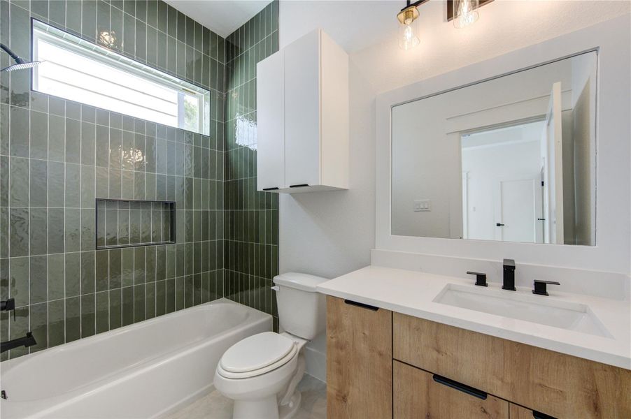 Full Bathroom in Third Bedroom