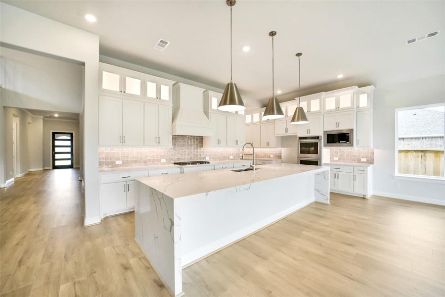 Furnished interior view inside a new home in Sienna 65', Missouri City (Image 10).