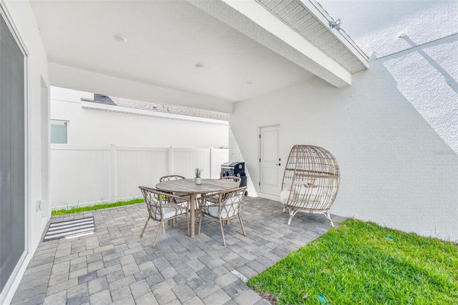 Exterior details and patio area of a home in , Winter Garden (Image 25).