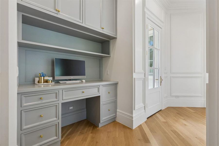 Furnished interior view inside a new home in , Southlake (Image 30).