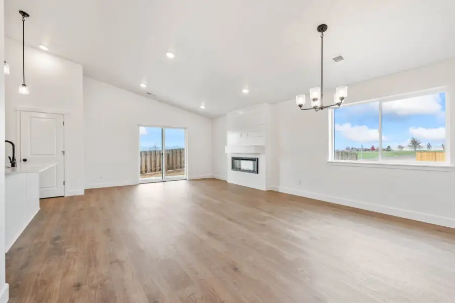 Spacious, unfurnished interior of a new home in Willowbrook, Madras (Image 24).