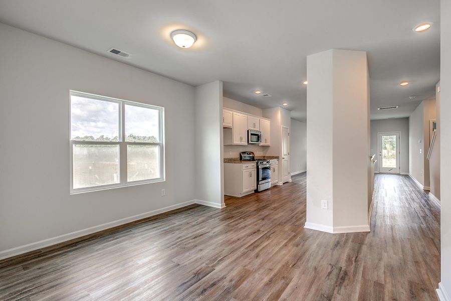 Spacious, unfurnished interior of a new home in Six Oaks, Summerville (Image 34).