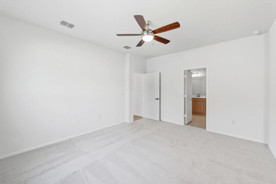 Spacious, unfurnished interior of a new home in McKinney Crossing, Austin (Image 29). Spacious, unfurnished interior of a new home in McKinney Crossing, Austin (Image 29).