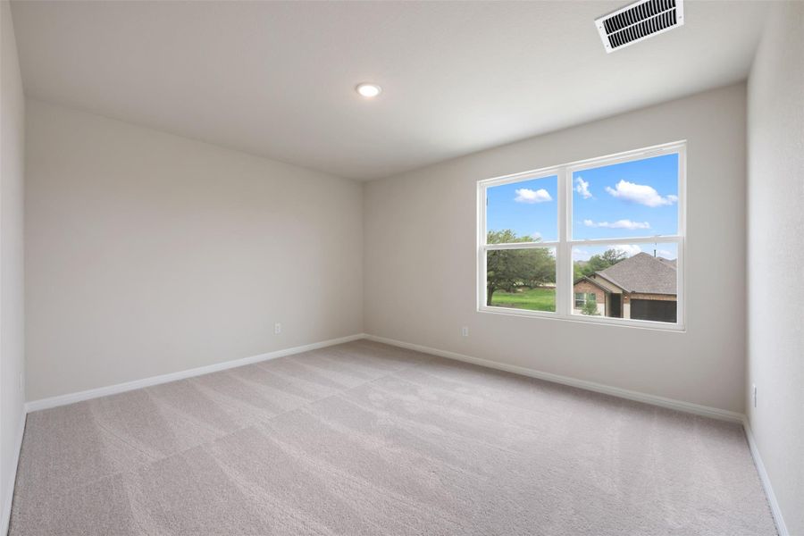 Spacious, unfurnished interior of a new home in Berry Creek Highlands, Georgetown (Image 30).