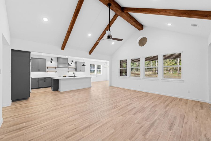 Impressive great room (*Photo not of actual home and used for illustration purposes only.)