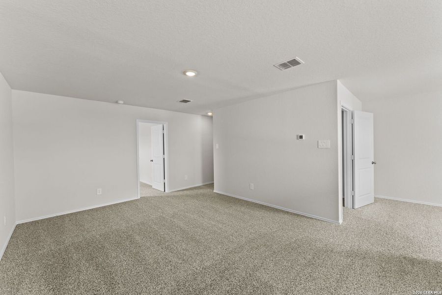 Spacious, unfurnished interior of a new home in Swenson Heights, Seguin (Image 26).