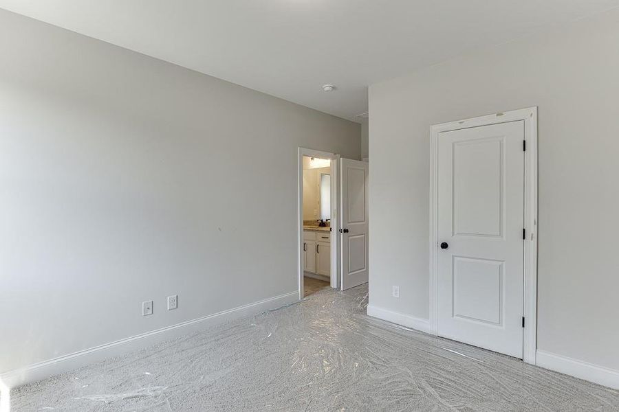 Spacious, unfurnished interior of a new home in , Jefferson (Image 34).
