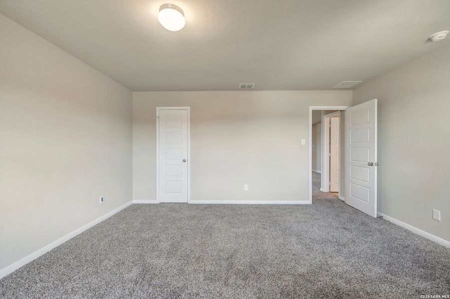 Spacious, unfurnished interior of a new home in Agave, San Antonio (Image 27).
