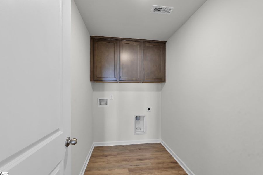 Spacious, unfurnished interior of a new home in Lynbrook, Boiling Springs (Image 25).