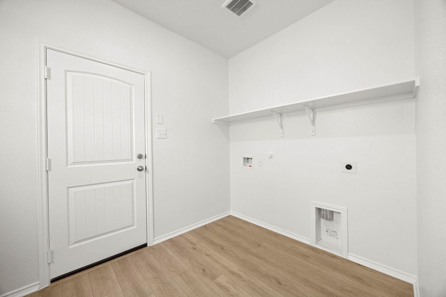 Spacious, unfurnished interior of a new home in Salerno - Classic Collection, Round Rock (Image 29). Spacious, unfurnished interior of a new home in Salerno - Classic Collection, Round Rock (Image 29).