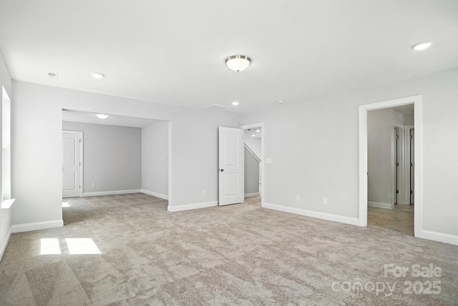 Spacious, unfurnished interior of a new home in Hampton Woods, Charlotte (Image 20).