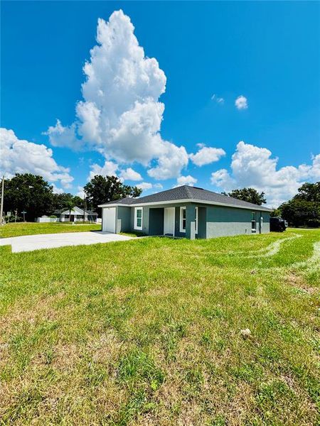 Front exterior of a new home in , Bartow, FL, highlighting curb appeal (Image 13).