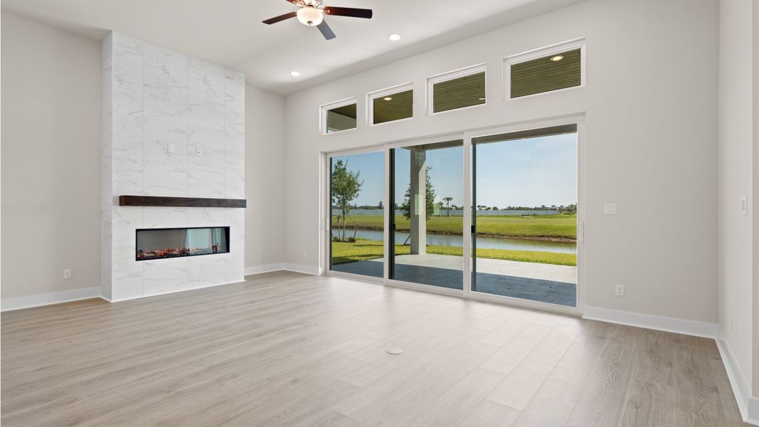 Spacious, unfurnished interior of a new home in Glynlea Country Club, Port St. Lucie (Image 18).