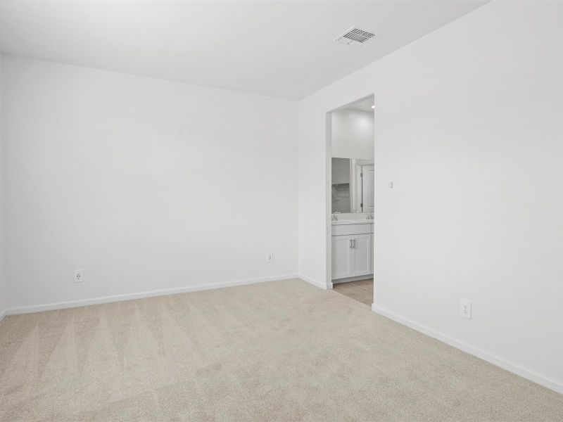 Spacious, unfurnished interior of a new home in Summerstone II, Marana (Image 9).