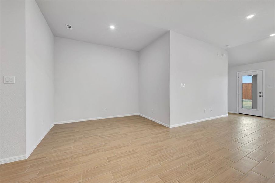 Spacious, unfurnished interior of a new home in Mobberly Farms, Pilot Point (Image 34).