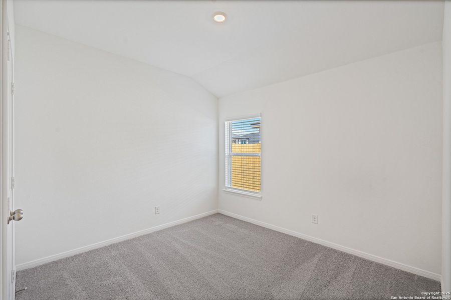 Spacious, unfurnished interior of a new home in Rosewood Estates, Lytle (Image 16).