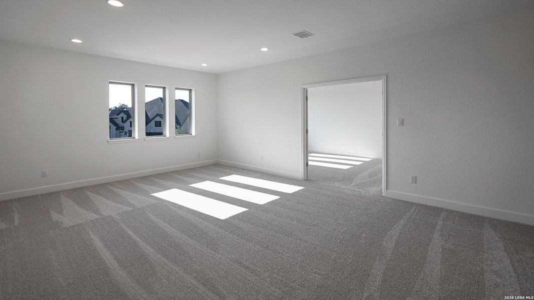Spacious, unfurnished interior of a new home in Johnson Ranch, Bulverde (Image 22).