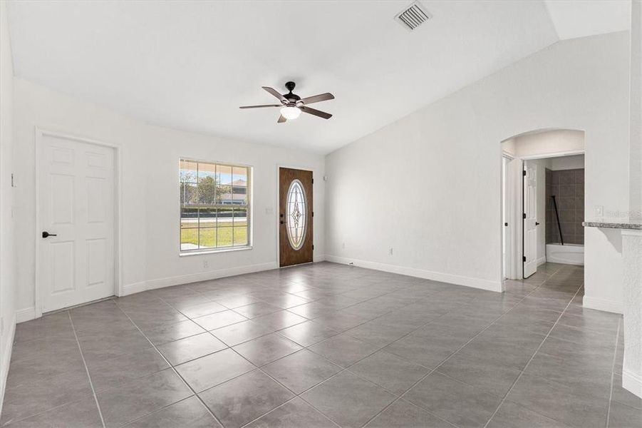 Spacious, unfurnished interior of a new home in , Summerfield (Image 27).