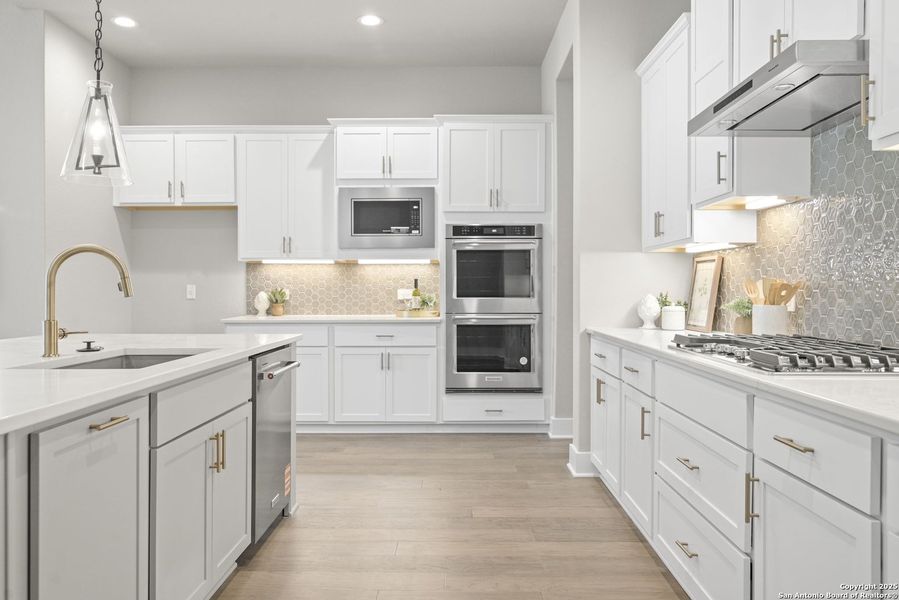 Furnished interior view inside a new home in Esperanza - 70', Boerne (Image 11).