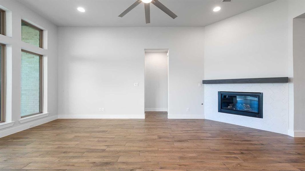 Spacious, unfurnished interior of a new home in Myrtle Creek 60', Waxahachie (Image 21). Spacious, unfurnished interior of a new home in Myrtle Creek 60', Waxahachie (Image 21).